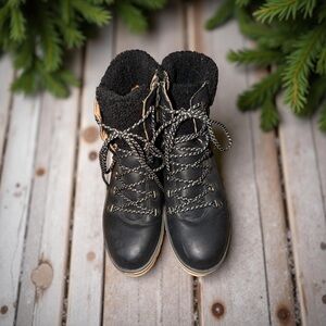 Susina Black Ankle Boots with Gray Laces